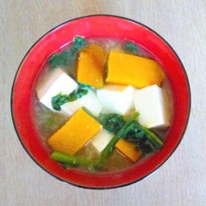南瓜と春菊と豆腐の味噌汁